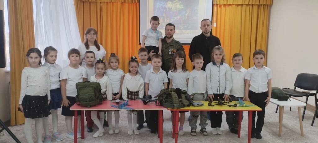 Сегодня воспитанники детского сада №12 встретились с участниками специальной военной операции Андреем Медведевым и Дмитрием Каримовым