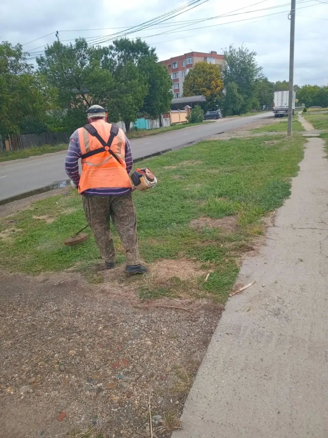 На улице Крайней проведены работы по покосу сорной растительности!